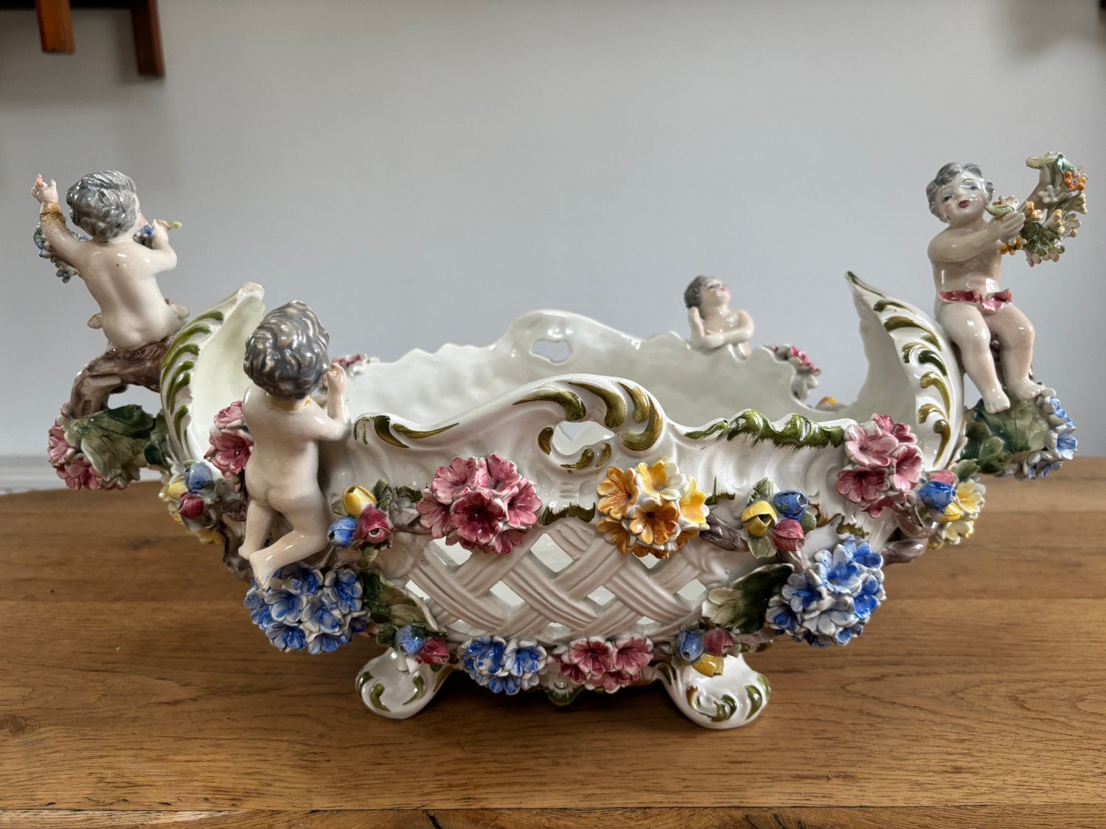 Rijk gedecoreerde brocante schaal met engeltjes + bloemetjes, Ophalen of Verzenden