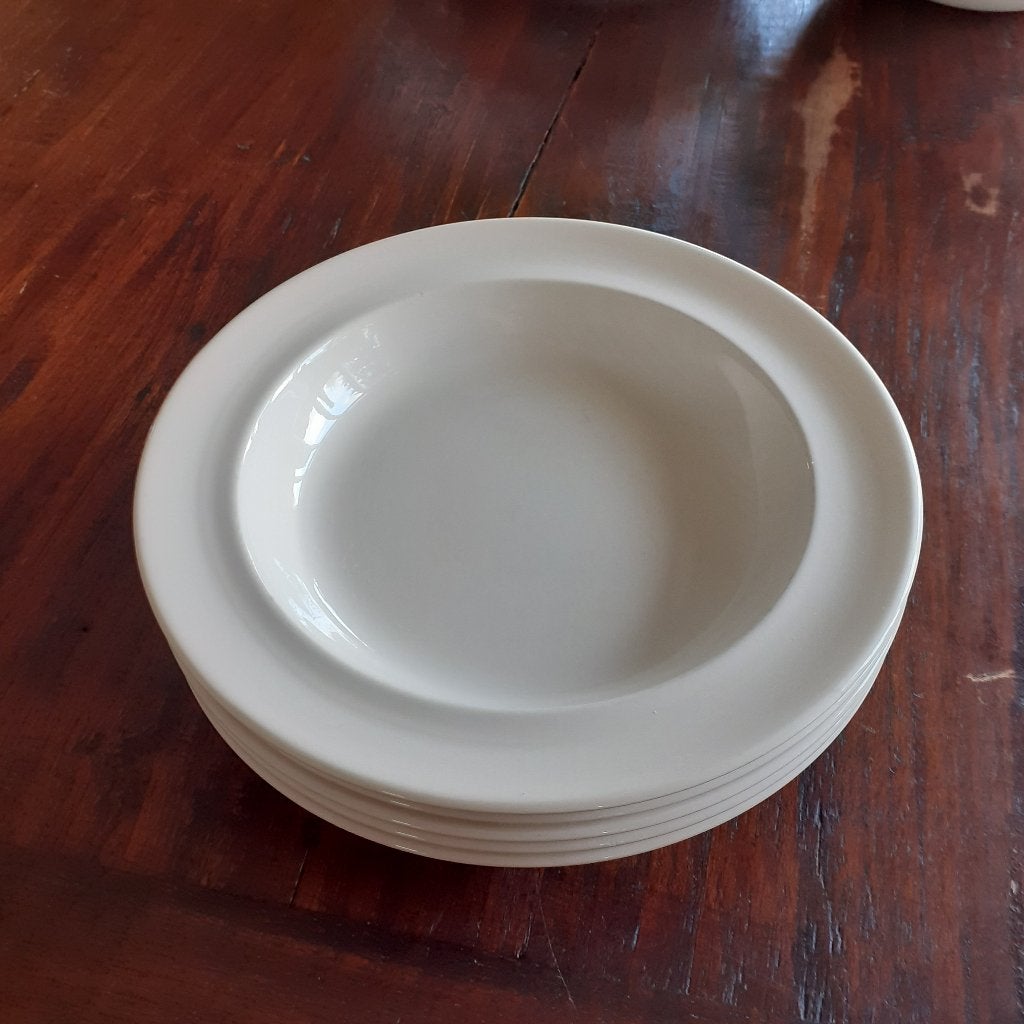 Wedgwood TRADITIONAL PLAIN  Diepe borden Ø 23 cm, Huis en Inrichting, Keuken | Servies, Ophalen of Verzenden, Zo goed als nieuw