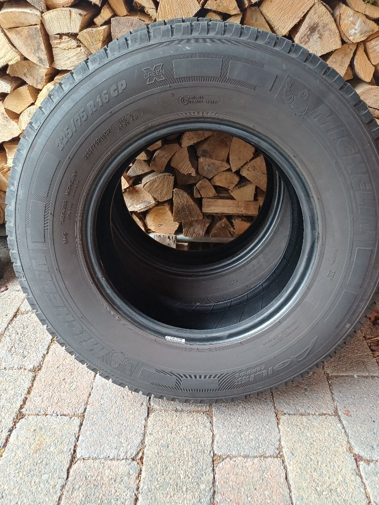 Michelin Agilis 225-75-16, Ophalen, 16 inch, Band(en), Bestelwagen