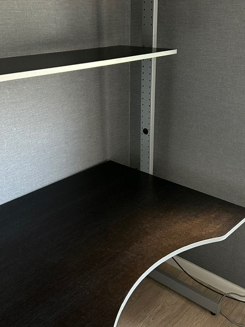 Robuust metalen bureau met opbergplanken, Ophalen, 90 cm, Gebruikt, In hoogte verstelbaar