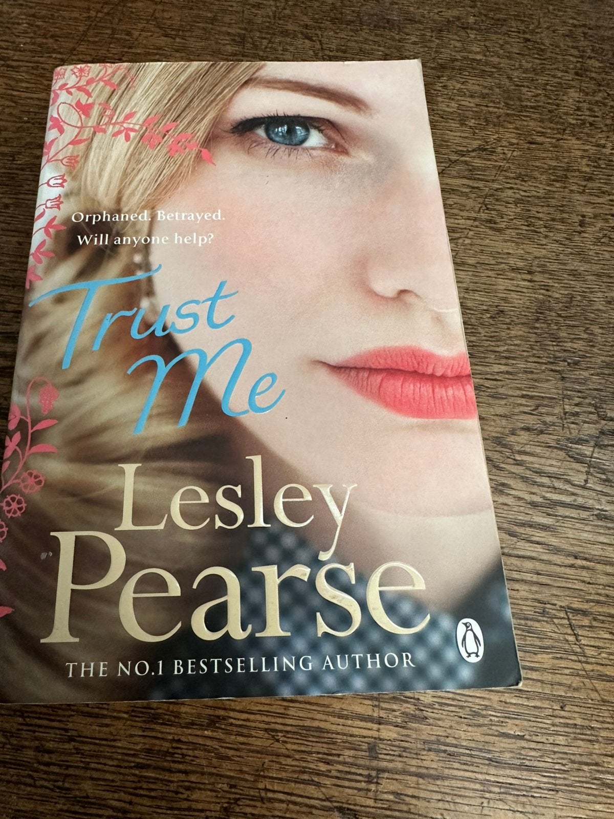 Lesley Pearse: Trust me, Ophalen of Verzenden, Zo goed als nieuw