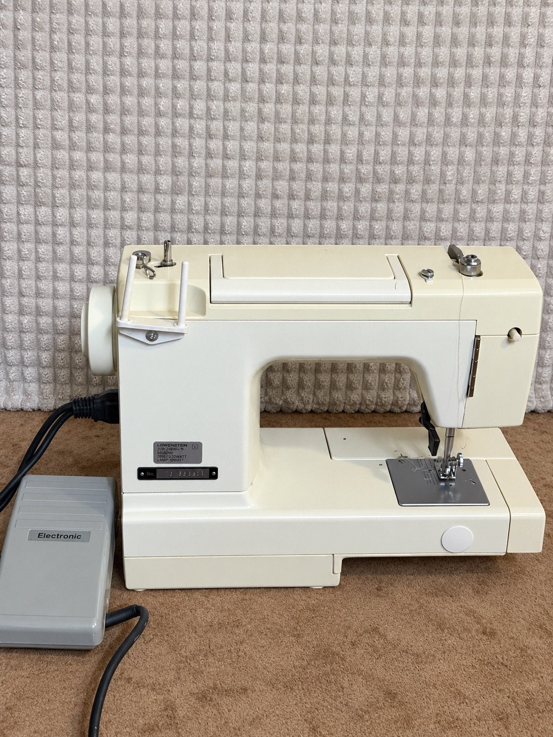 Lewenstein elektrische naaimachine, voetpedaal, beschermhoes, Hobby en Vrije tijd, Ophalen of Verzenden, Zo goed als nieuw, Naaimachine