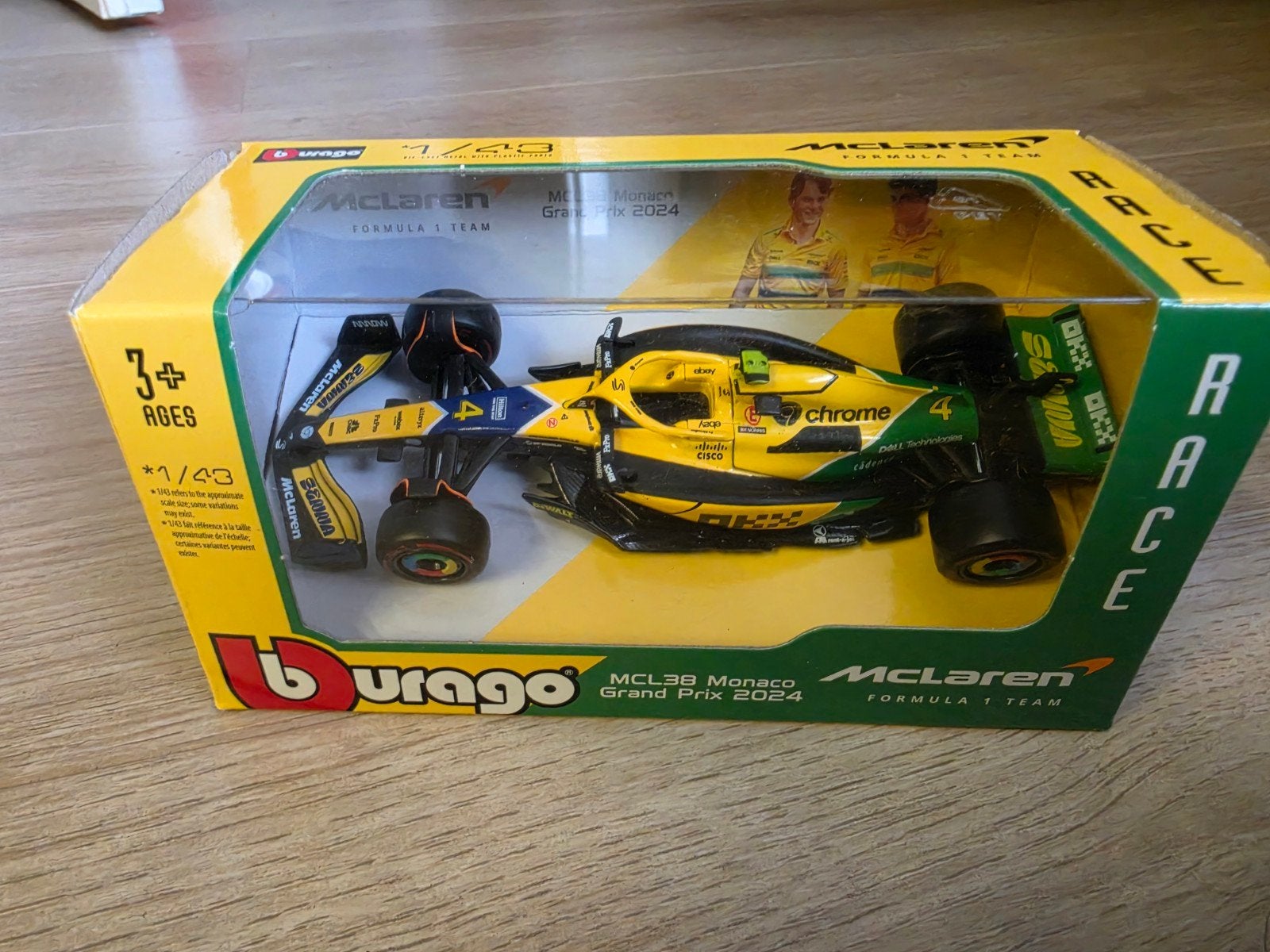 Burago F1 1:43 Lando Norris Senna editie MCL38 Monaco 2024, Hobby en Vrije tijd, Modelauto's | 1:43, Ophalen of Verzenden