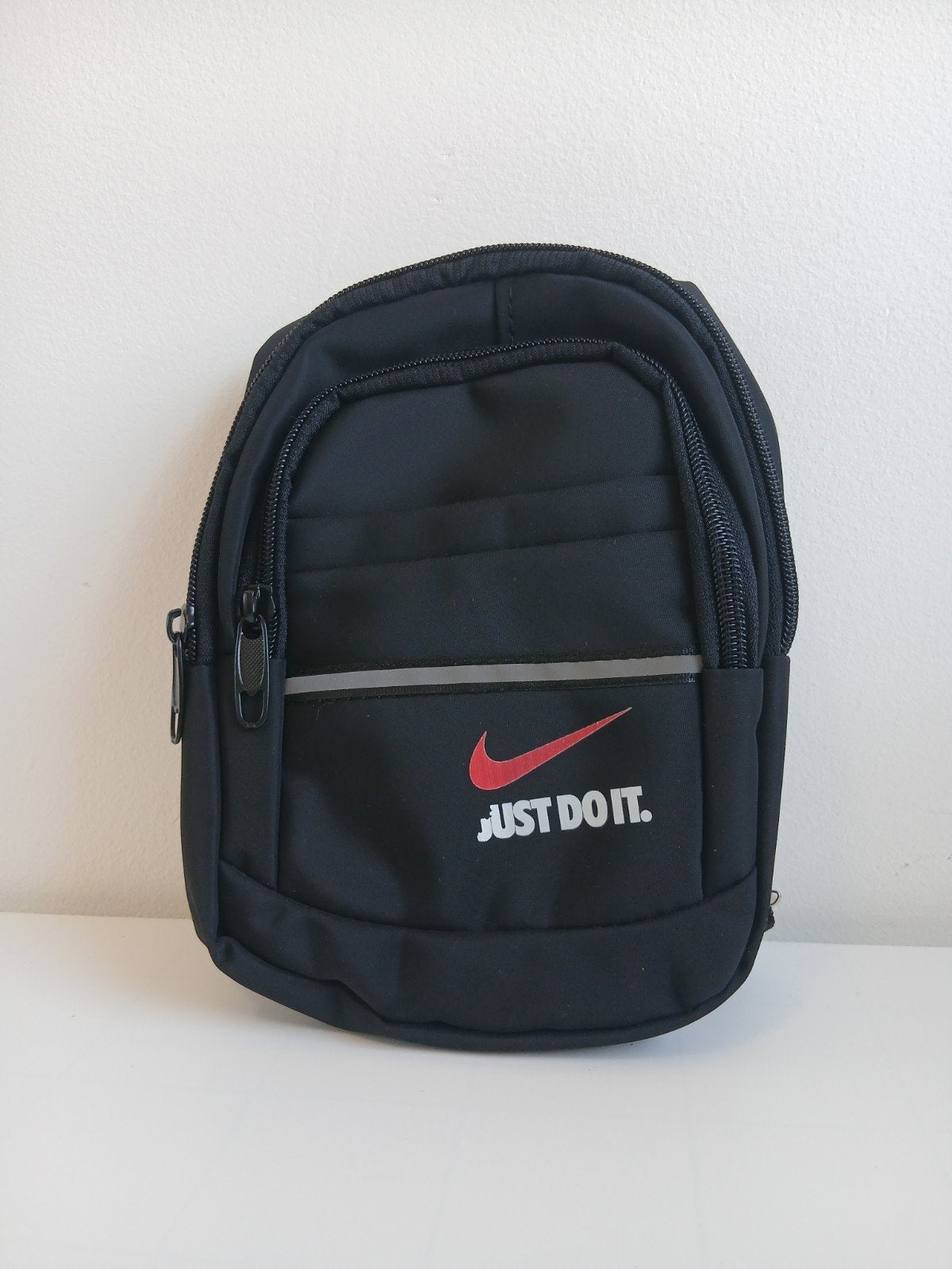 Nike tasje - Zwart schoudertasje met 'Just Do It' logo, Sieraden, Tassen en Uiterlijk, Tassen | Rugtassen, Overige merken, Minder dan 30 cm