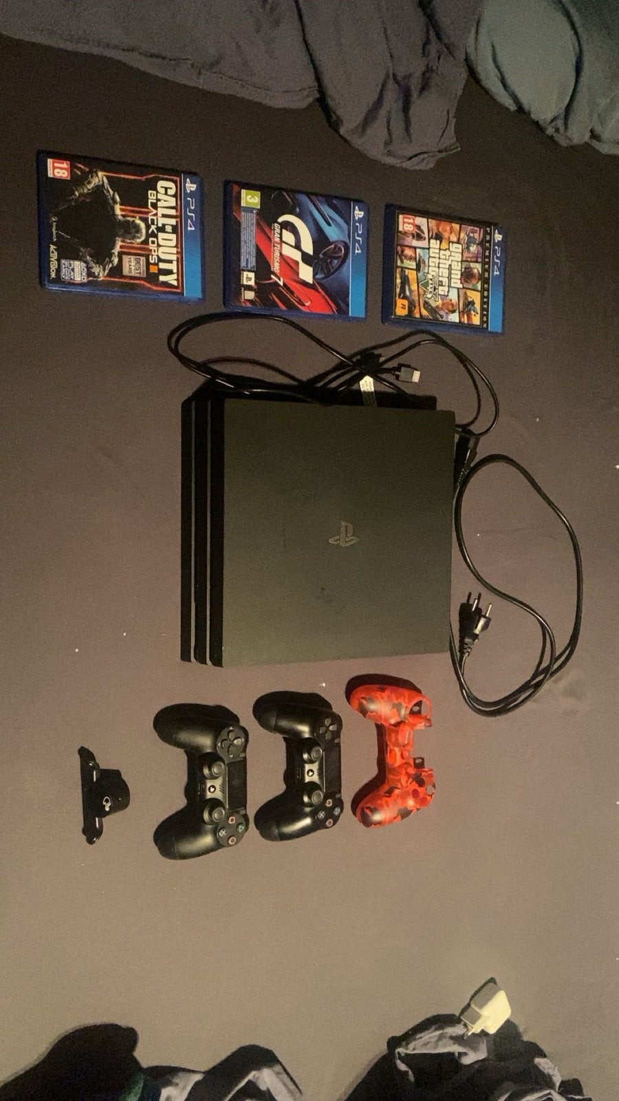 Playstation 4 pro, Spelcomputers en Games, Ophalen, Met games, Met 2 controllers, Zo goed als nieuw