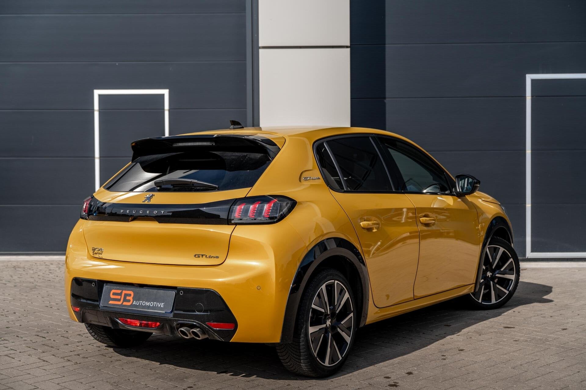 Peugeot 208 1.2 PureTech GT-Line Carplay|360 Cam|LED|Vol!, Auto's, Peugeot, 1199 cc, Leder en Stof, Geel, Bedrijf