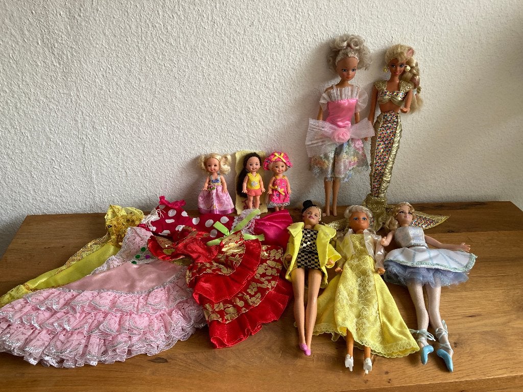 barbie vintage 5x / 3 poppetjes / jurkjes spaans, Ophalen, Gebruikt, Barbie