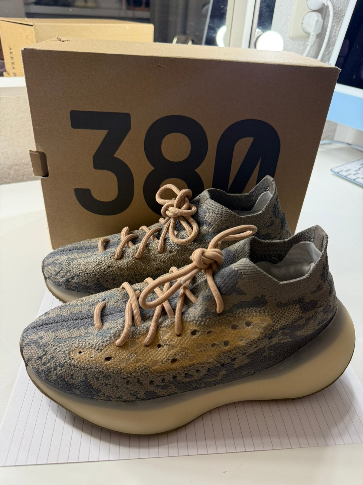 Yeezy Boost 380, Ophalen of Verzenden, Zo goed als nieuw, Sneakers of Gympen