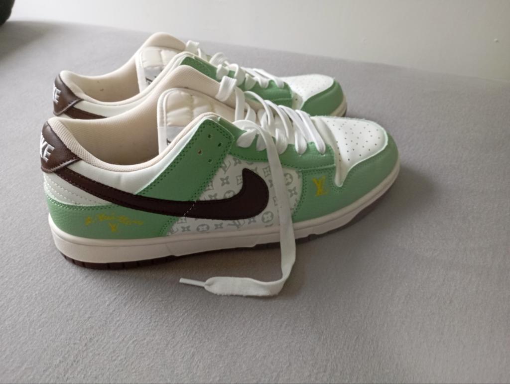 Louis Vuitton x Nike Dunk Low Custom Sneakers maat 43, Verzenden, Gedragen