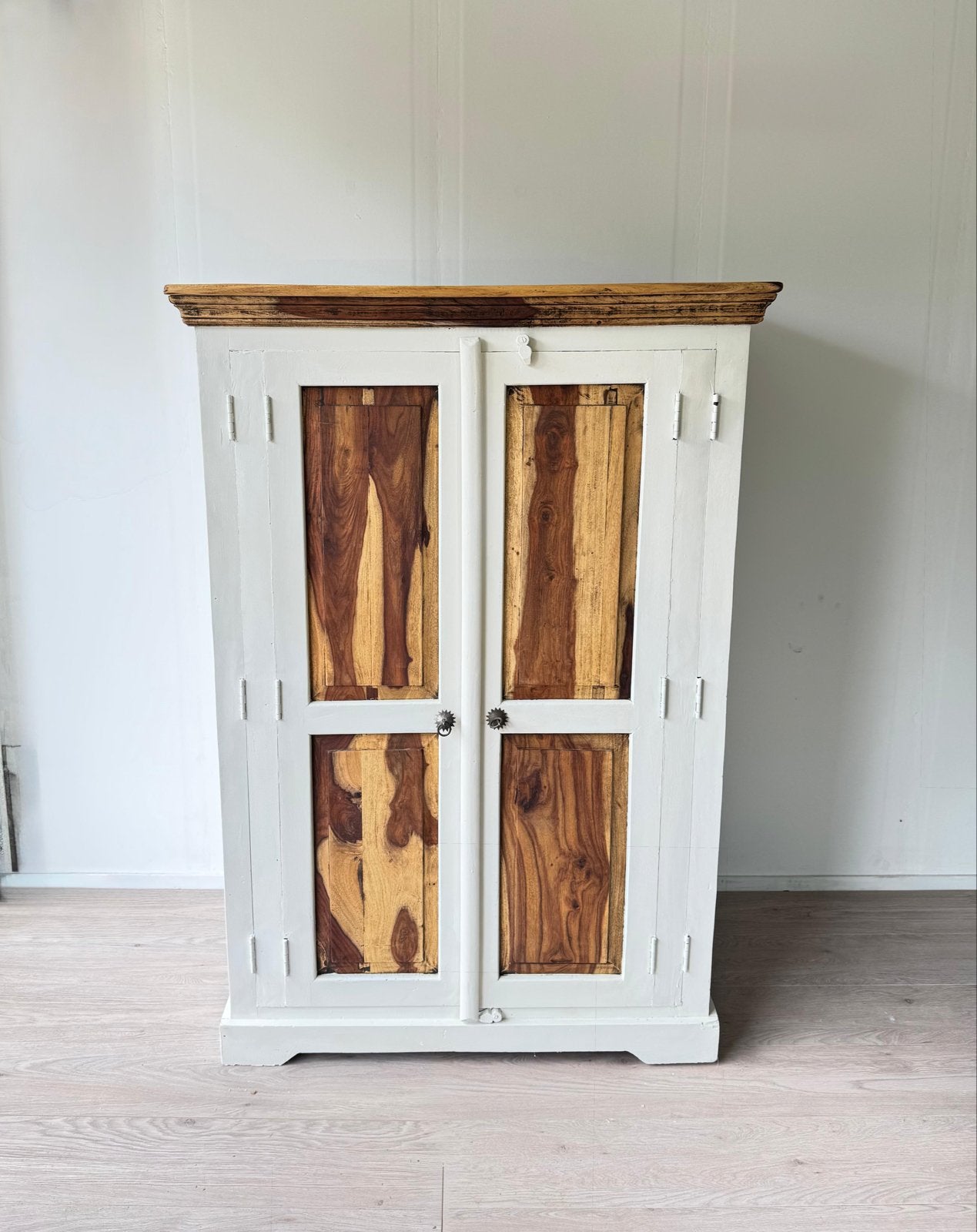 Massief walnoten kast, Antiek en Kunst, Ophalen