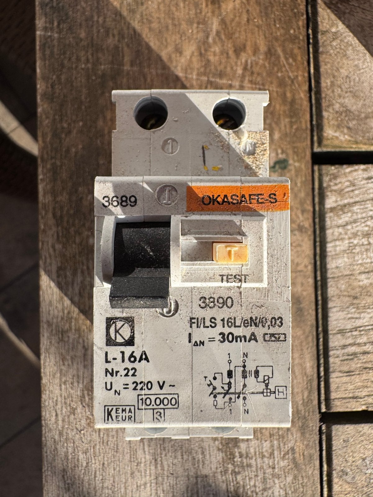 10x Okasafe-S Aardlekautomaat L-16A 220V 30mA, Ophalen of Verzenden, Gebruikt, Overige merken, Aardlekautomaat