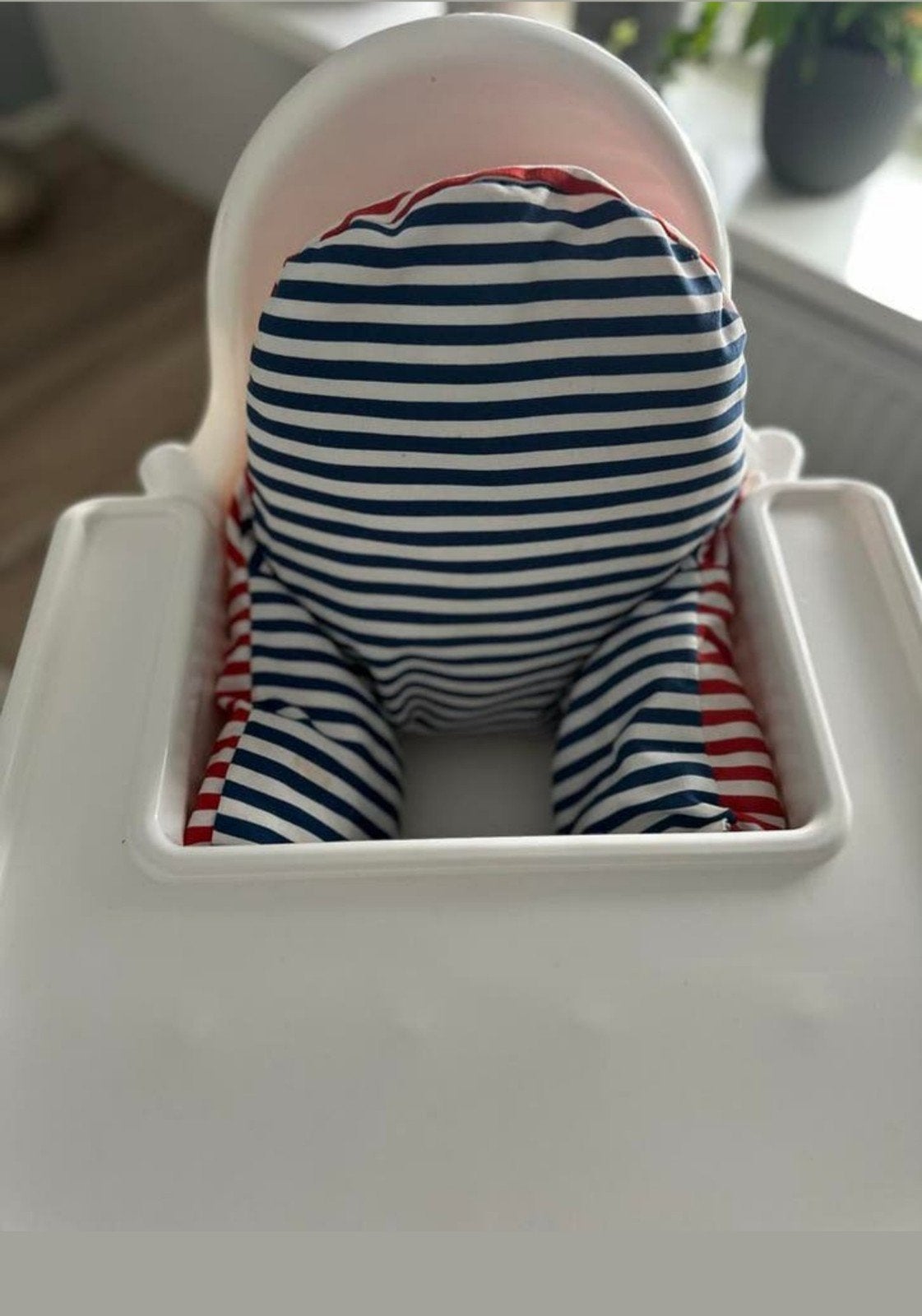 Ikea kinderstoel met kussen, Ophalen of Verzenden, Zo goed als nieuw