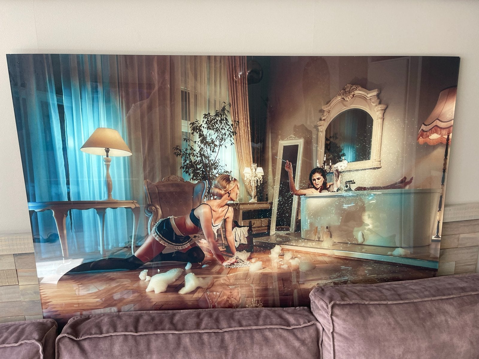 Plexiglas schilderij 150x100 cm - Twee vrouwen in badkamer, Ophalen of Verzenden, Zo goed als nieuw, 100 tot 125 cm, Schilderij