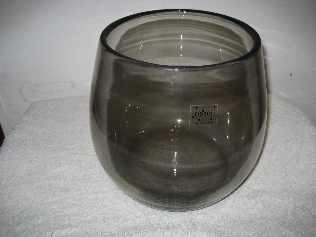 fidrio vaas dik smoke kleurig glas hoogte 18 cm, Ophalen of Verzenden, Zo goed als nieuw, Zwart, Glas