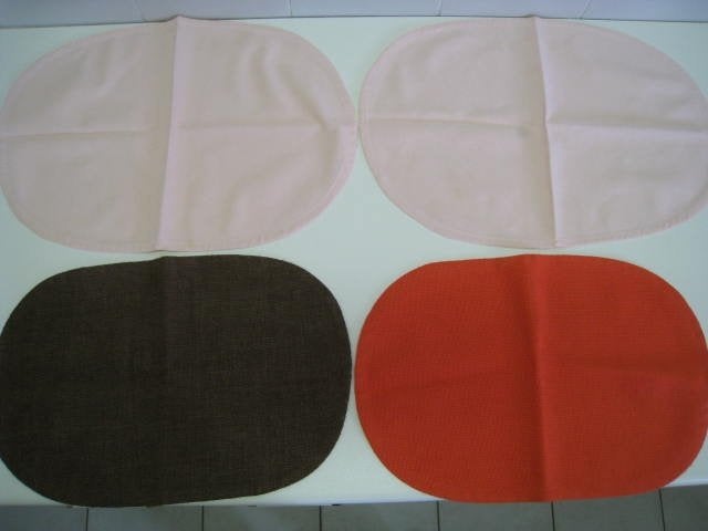 5 placemats : 2 roze 48x33cm, 1 rode, 1 bruine, 1 oranje, Ophalen of Verzenden, Gebruikt, Oranje, Tafelkleed of Tafelzeil