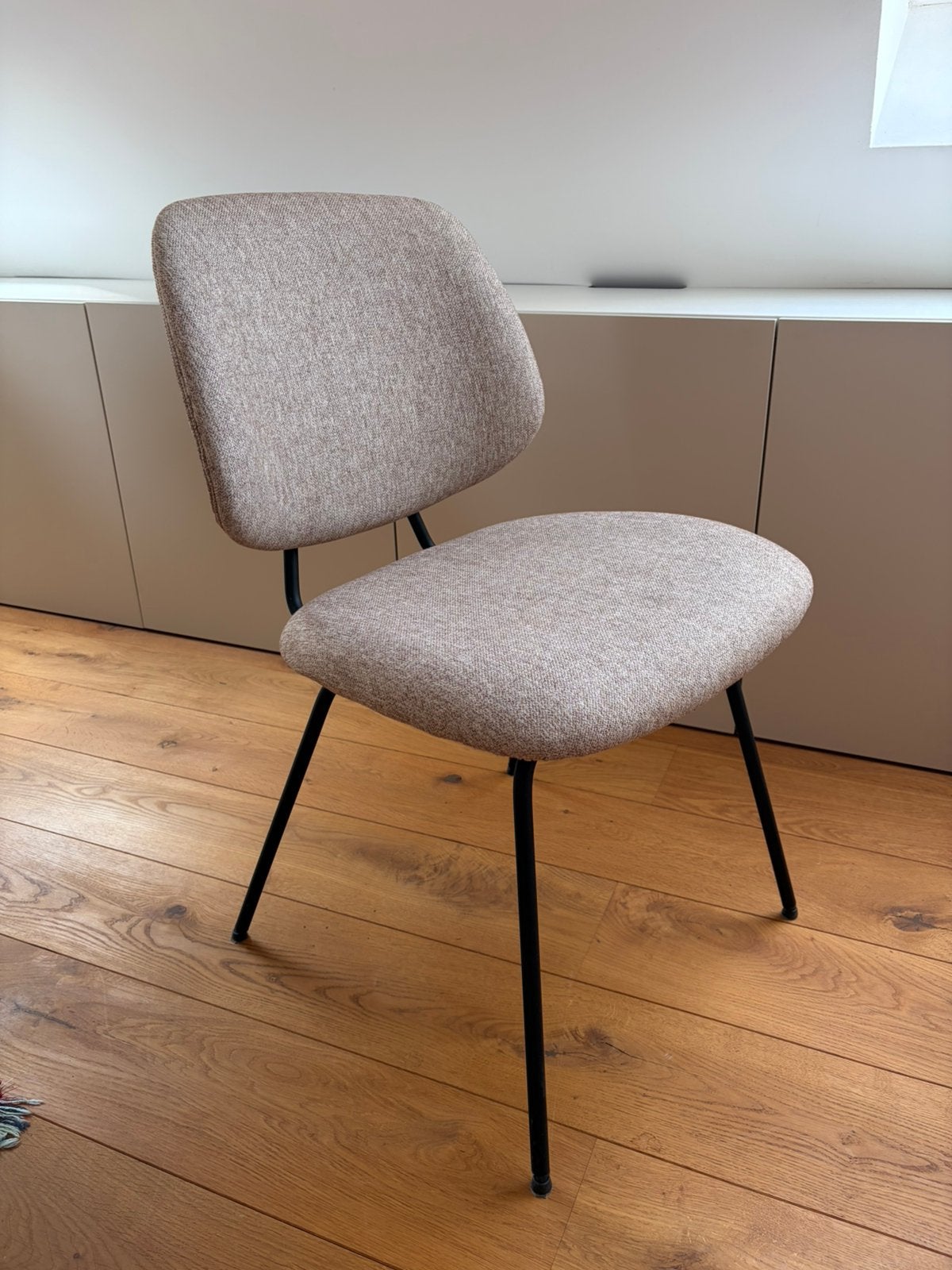 Eleonora Lynn Beige stoel, Huis en Inrichting, Stoelen, Zo goed als nieuw, Eén, Metaal, Overige kleuren, Ophalen