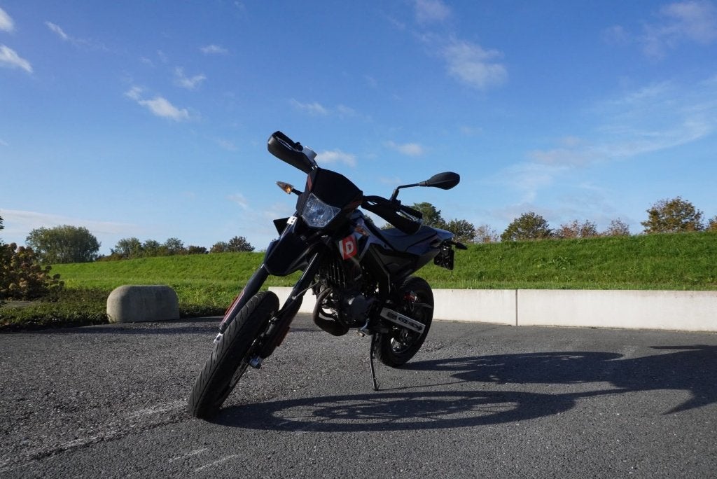 Derbi Senda Limited Edition 2020 | 6.200 km | 1e eigenaar, Fietsen en Brommers, Ophalen, 6 versnellingen, Zo goed als nieuw, 50 cc