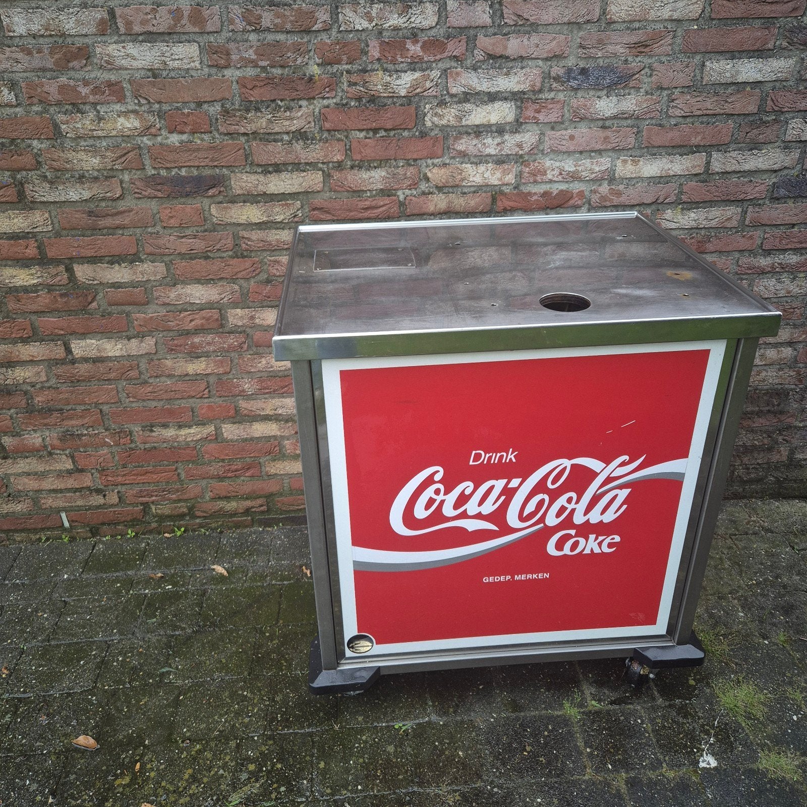 Coca-Cola bar op wieltjes, Ophalen
