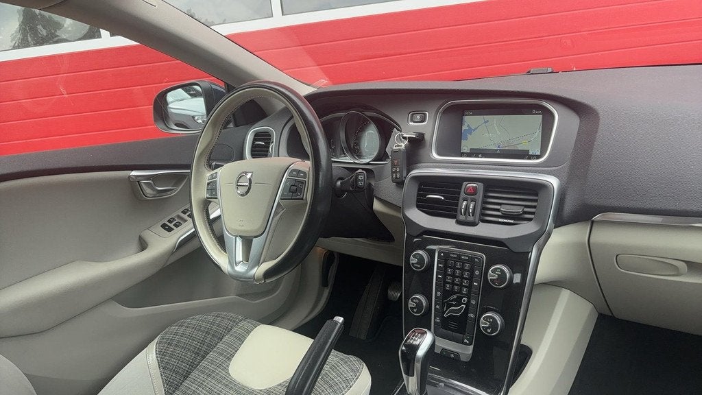 Volvo V40 2.0 T2 Nordic+ TREKHAAK / STANDKACHEL / FULL LED /, Auto's, Volvo, Voorwielaandrijving, Gebruikt, Euro 6, 4 cilinders