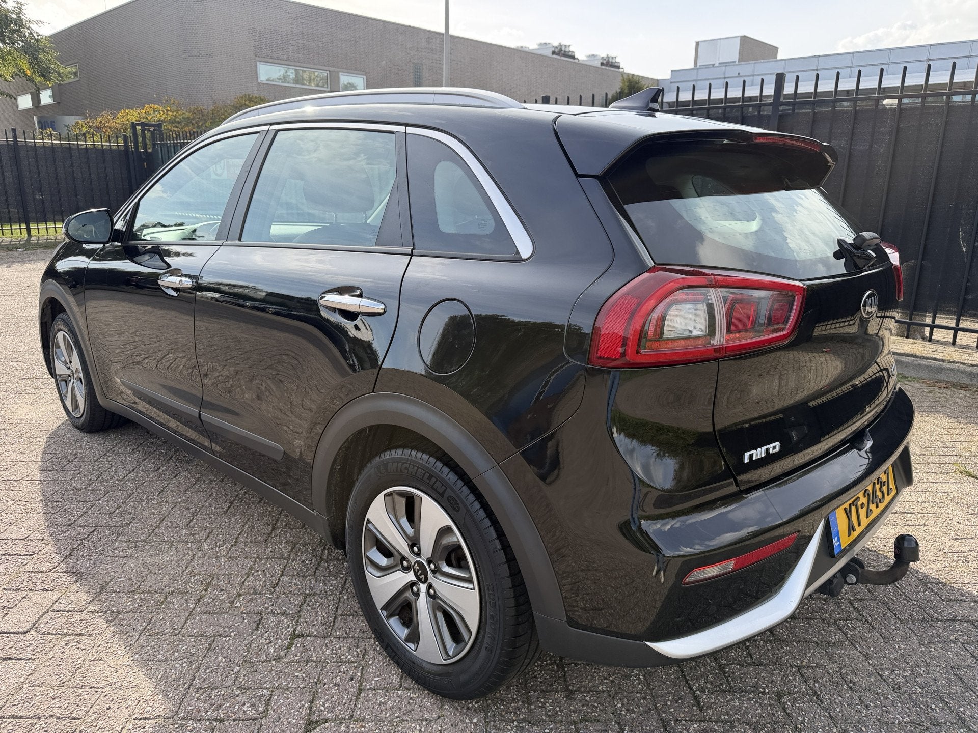 Foto 3 van Kia Niro 1.6 GDi Hybrid DynamicLine Carplay/Clima/Cruise