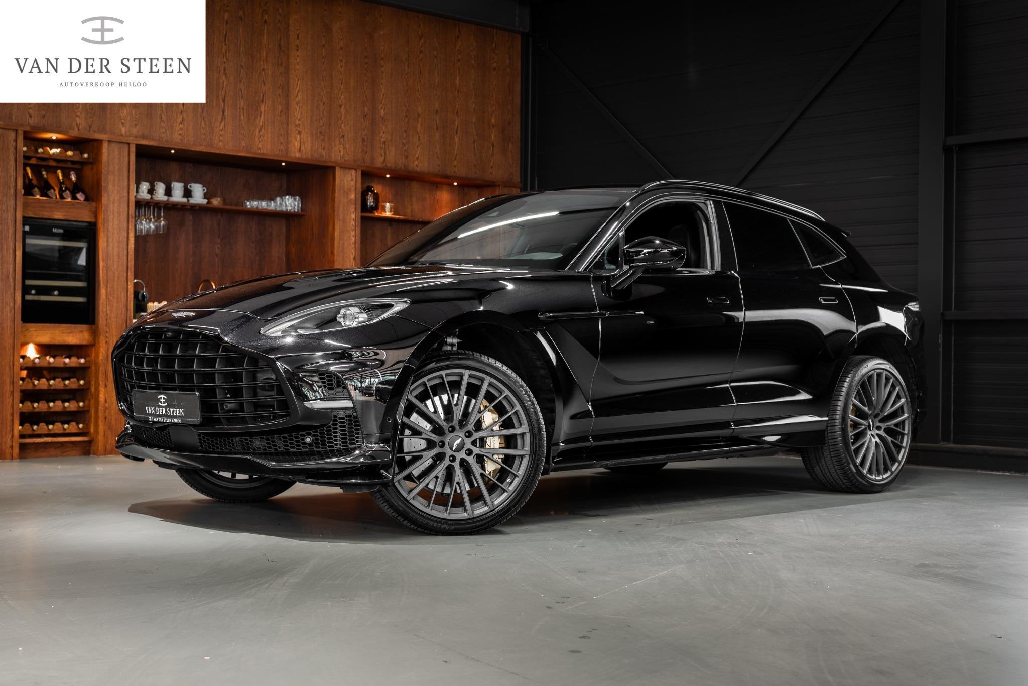 Aston Martin DBX 4.0 V8 707 NL Auto | Keramisch | Carbon l D, Auto's, Aston Martin, Zwart, Bedrijf, Vierwielaandrijving, 147 €/maand