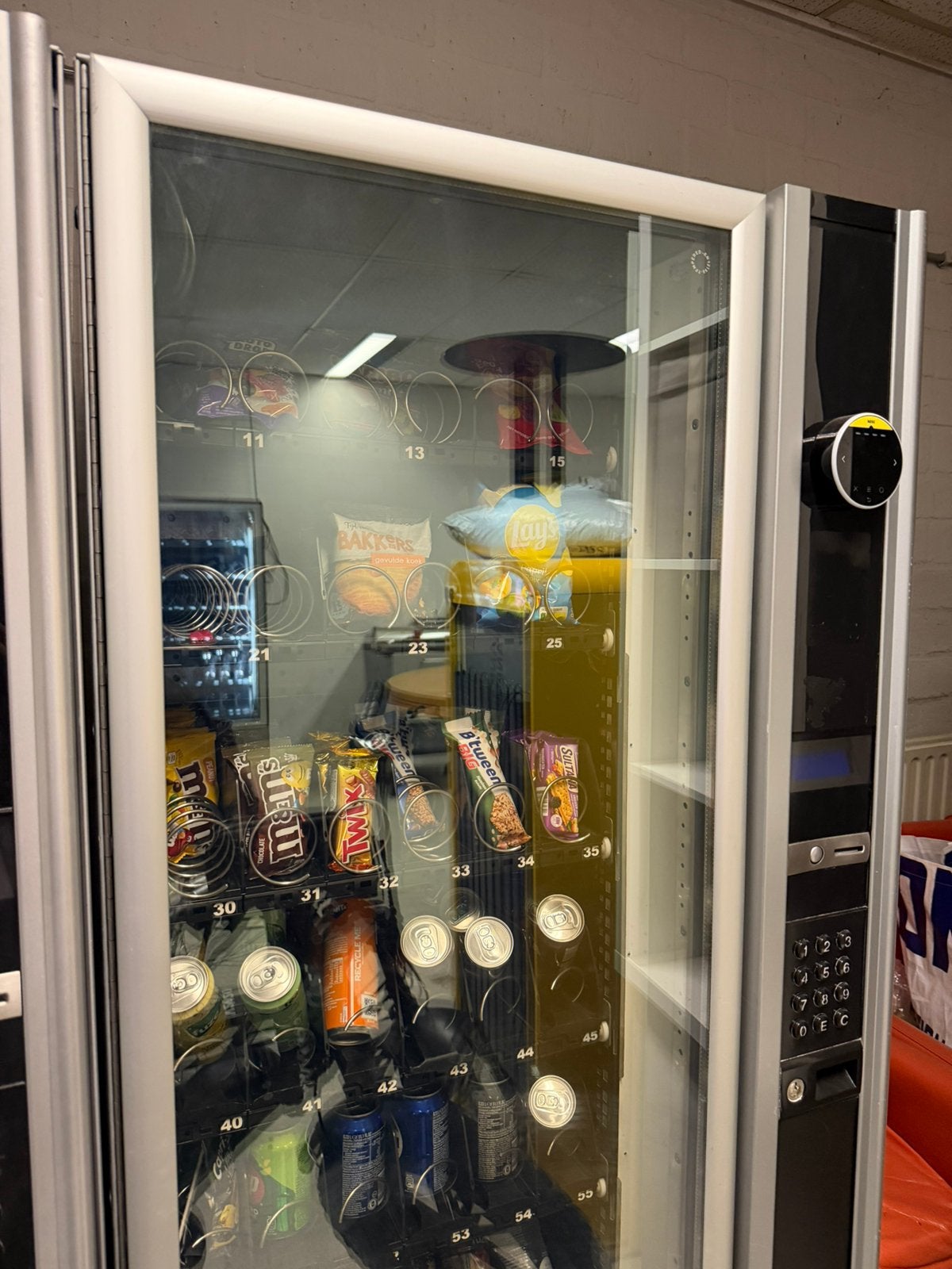Snack automaten te koop 2x snakky max necta, 200 liter of meer, Ophalen of Verzenden, Zo goed als nieuw, Met vriesvak