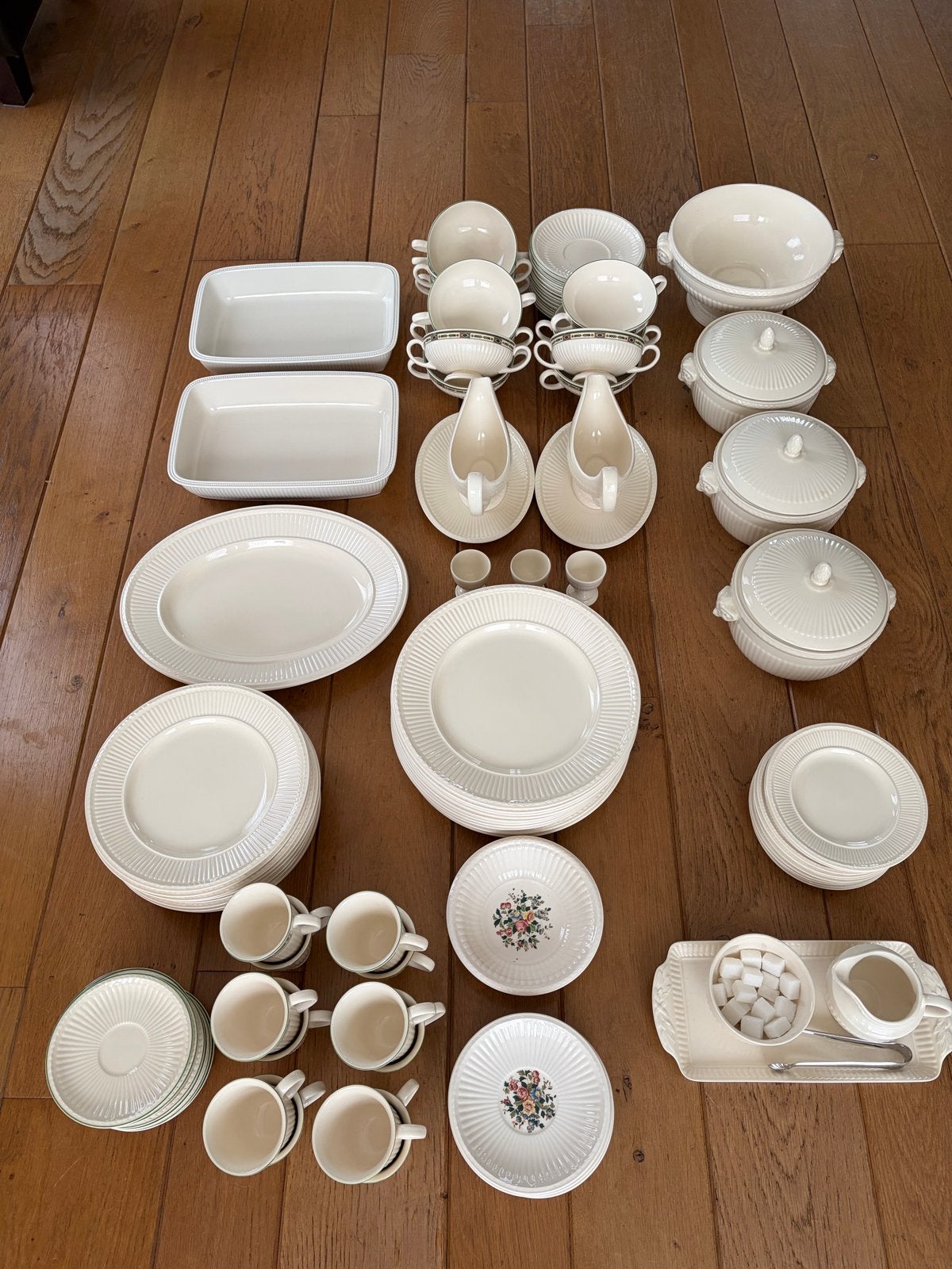 Uitgebreid Wedgwood Queen's Ware servies - Edme & Conway, Ophalen, Klassiek, Zo goed als nieuw, Compleet servies