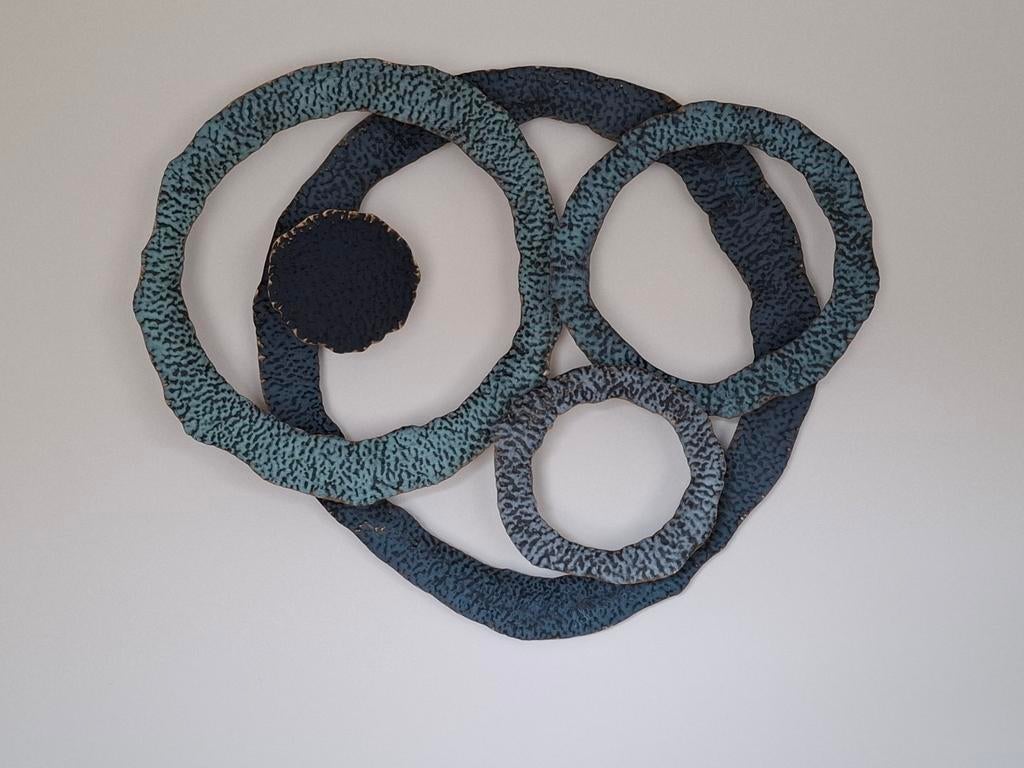 Abstracte wandsculptuur, metaal met mooi patina, Ophalen, Metaal, Wandsculptuur, Zo goed als nieuw