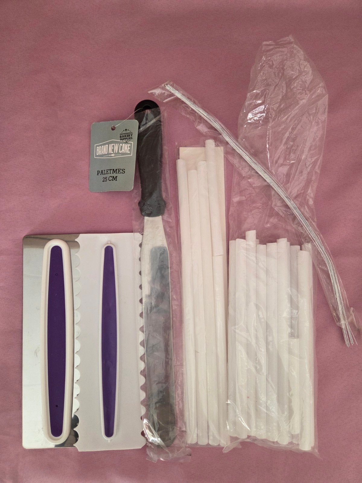 Bakbenodigdheden set: Paletmes, schrapers en dowels, Ophalen of Verzenden, Nieuw, Taarten, Overige typen