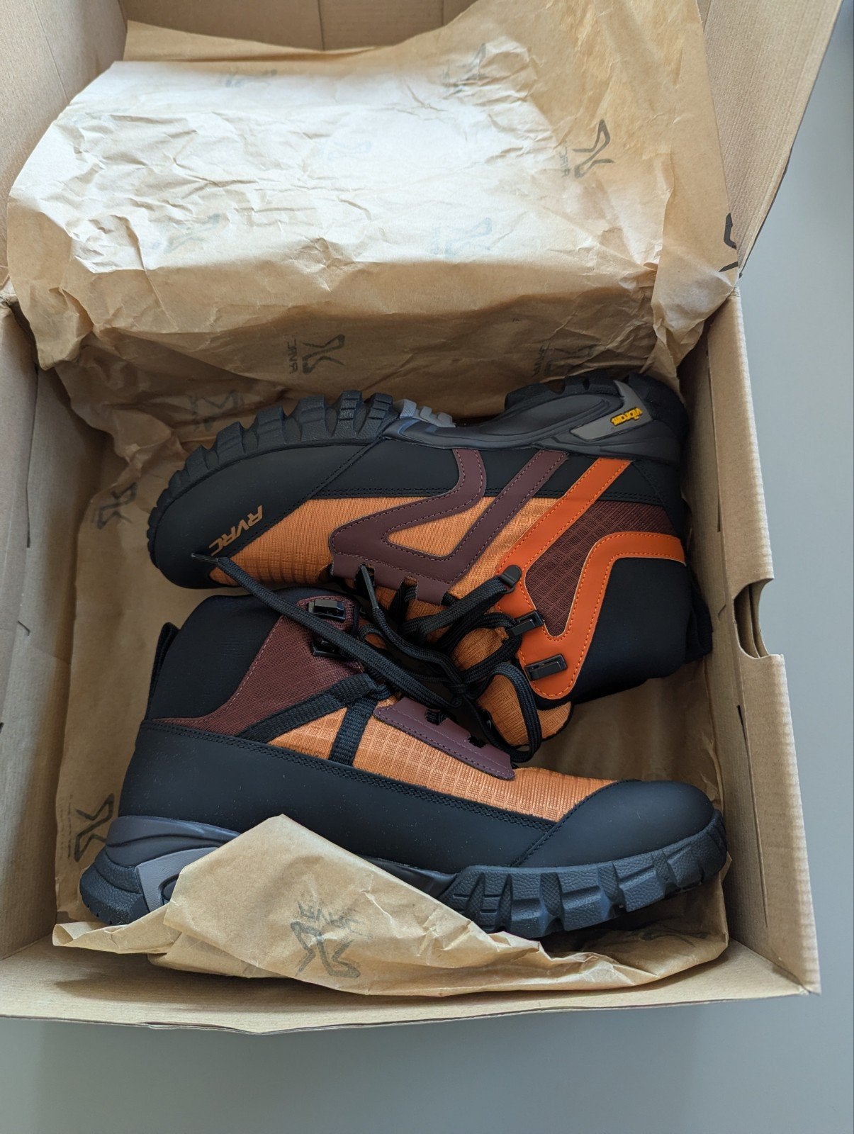 Revolutionrace schoenen nieuw mt 38. Goed voetbed, Ophalen of Verzenden, Nieuw, Sneakers of Gympen