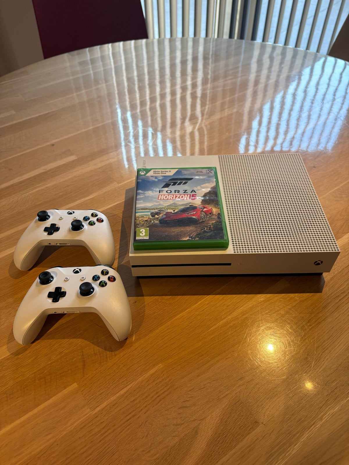 Xbox One met 2 controllers en Forza Horizon 5, Xbox One, Met 2 controllers, Ophalen of Verzenden, 500 GB