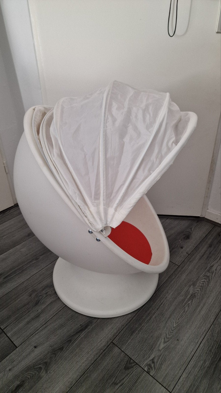 Ikea Iglo Draaistoel - Wit met Rood Kussen, Ophalen, Stof, Gebruikt, Eén