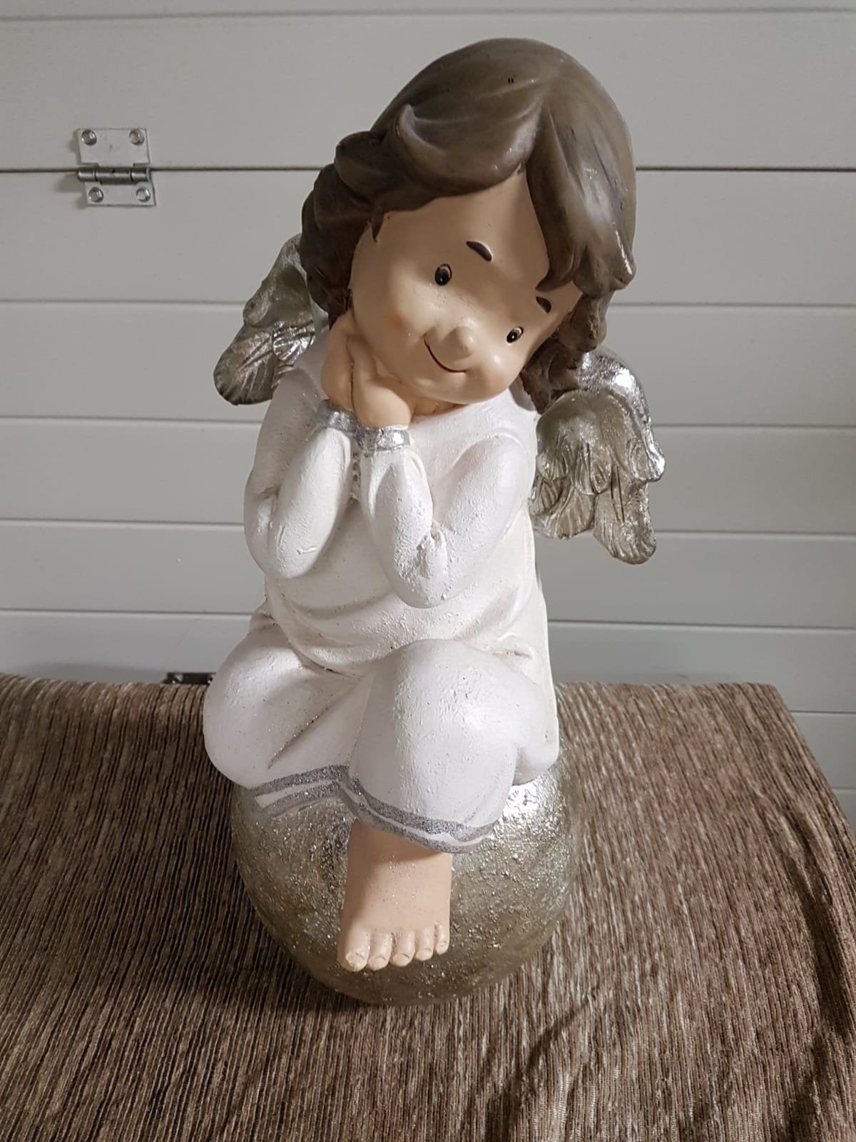 mooie grote kerst engel zittend op bol hoog 57cm, Diversen, Ophalen, Zo goed als nieuw