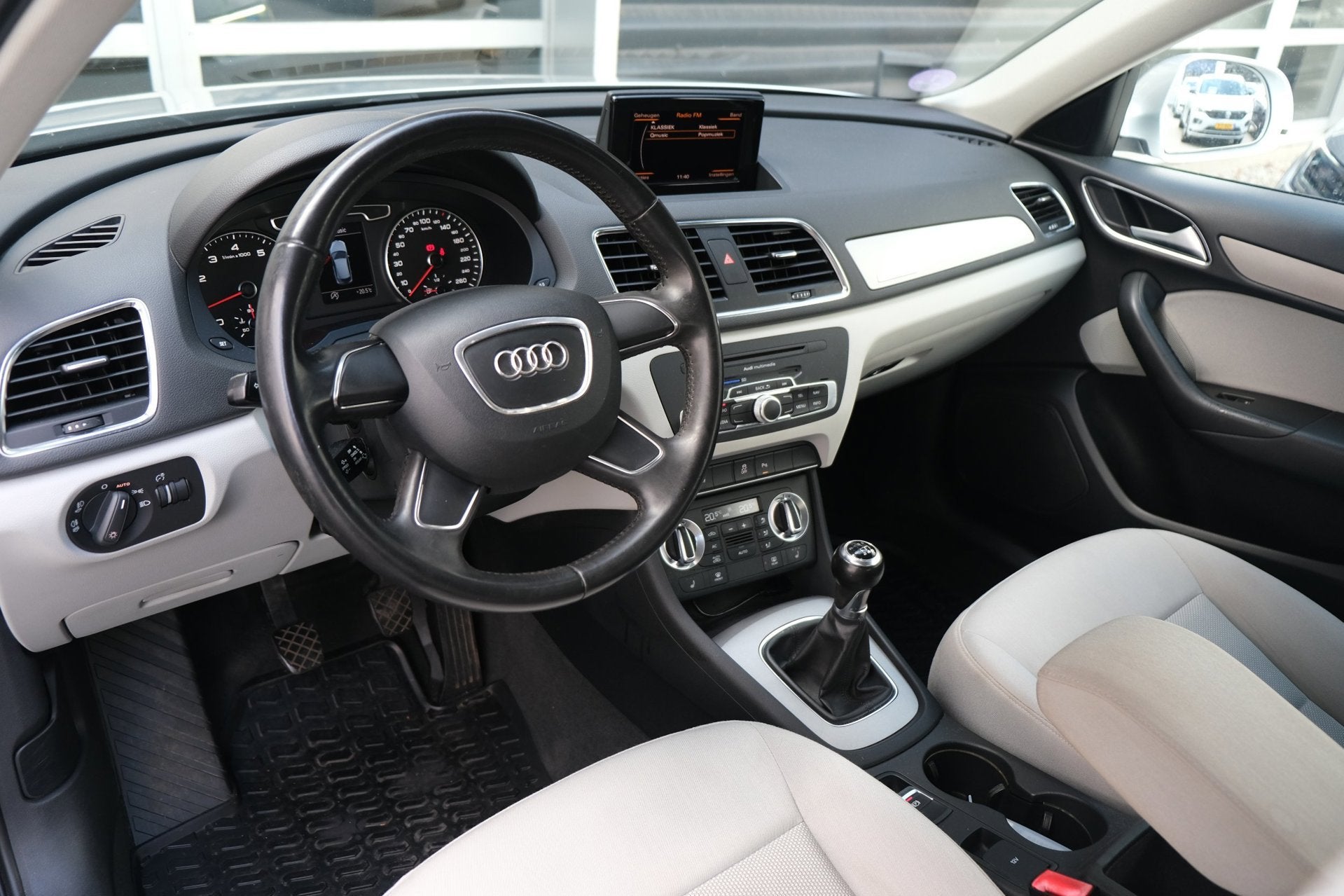 Audi Q3 2.0 TFSI quattro 170PK Xenon Cruise PDC Trehaak, Auto's, Audi, Euro 5, Stof, Zwart, 4 cilinders
