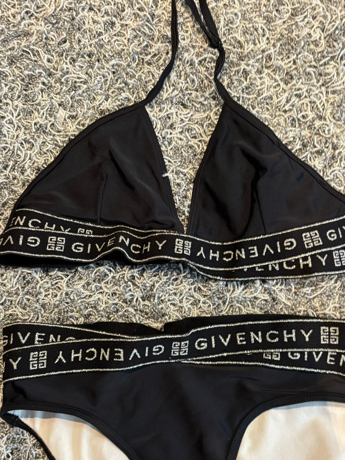 Givenchy bikini met logo rand 12+, Bikiniset, Meisje, Ophalen of Verzenden, Zo goed als nieuw
