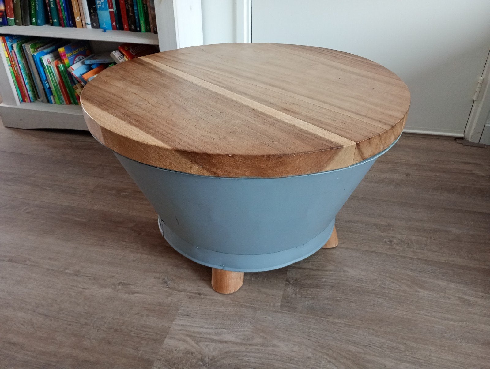 Ronde tafel met zwaar houten blad, Huis en Inrichting, Minder dan 45 cm, Gebruikt, Modern, Industrieel, Rond