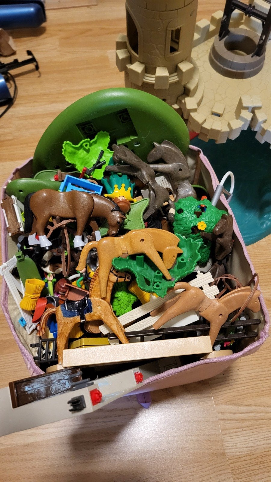 Playmobil Kasteel met veel accessoires en paarden, Gebruikt, Complete set, Ophalen of Verzenden, Kasteel/Fort