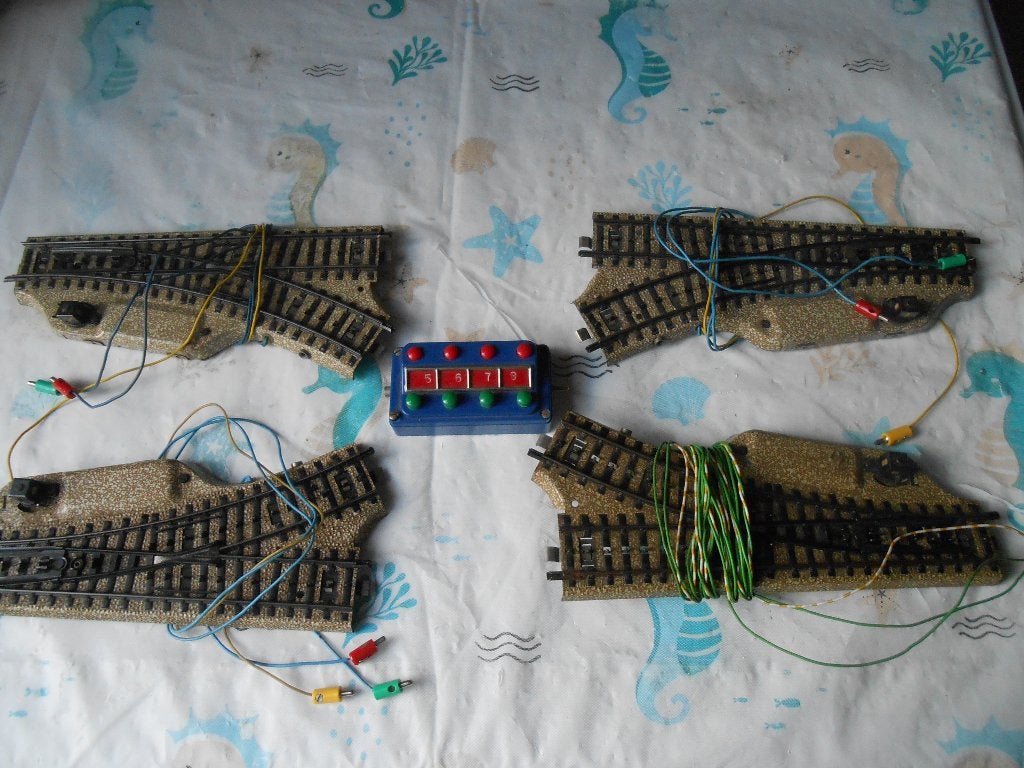 Märklin 5117 2x, 2 paar elektrische wissels met schakelaar, Wisselstroom, Rails, Ophalen of Verzenden, Zo goed als nieuw