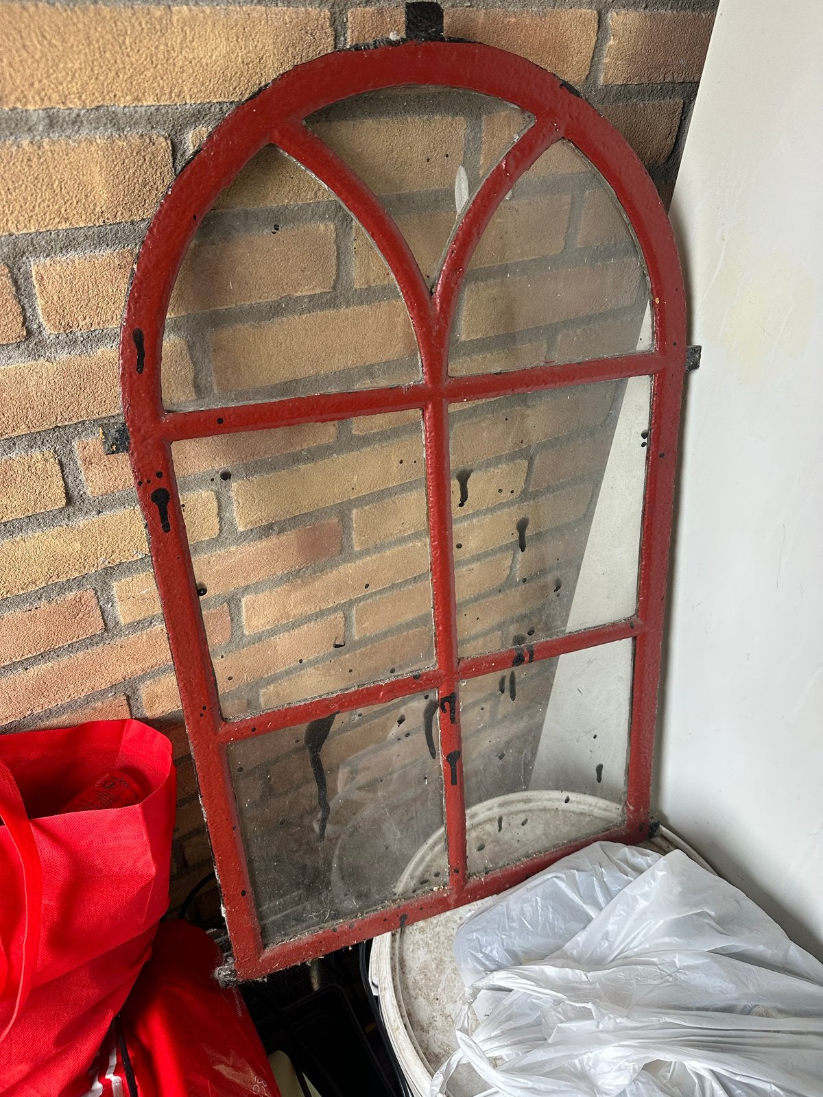 Decoratief raamkozijn - rood, boogvormig, Ophalen