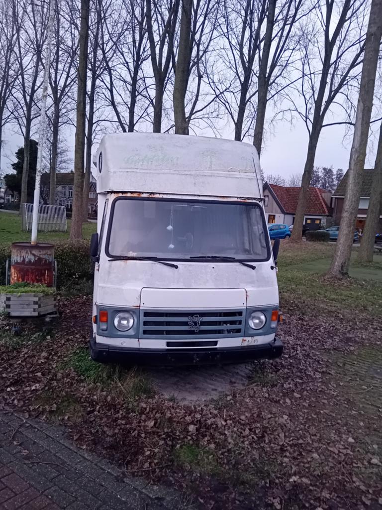 Peugeot J9 Camper - Opknapper, staat 8 jaar stil, Caravans en Kamperen, Campers, Overige merken, Buscamper of Camperbus, Tot en met 2