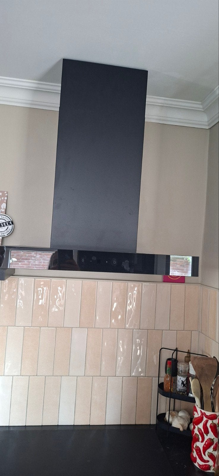 Moderne Zwarte Afzuigkap met Touchscreen Bediening, Witgoed en Apparatuur, Ophalen, Zo goed als nieuw, Wandschouwkap