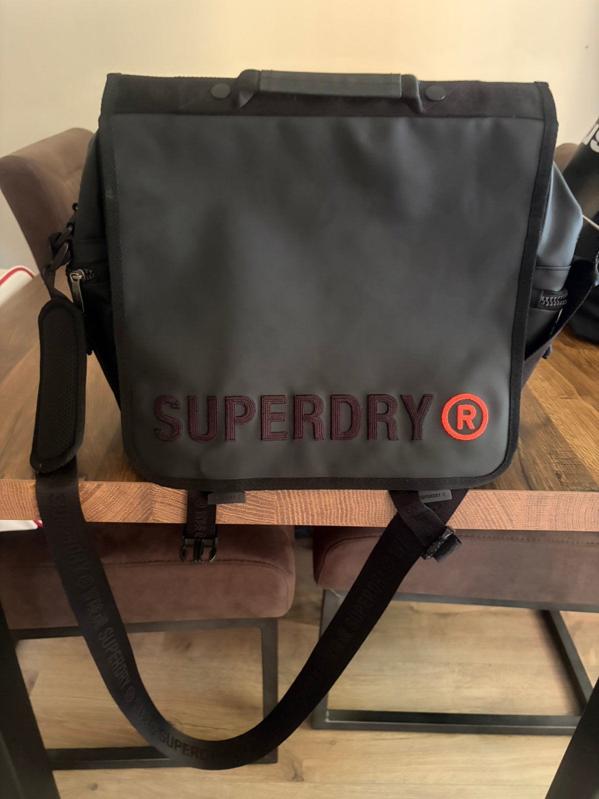 ZGAN superdry schoudertas, Computers en Software, Laptoptassen, Ophalen of Verzenden, 17 inch of meer, Zo goed als nieuw