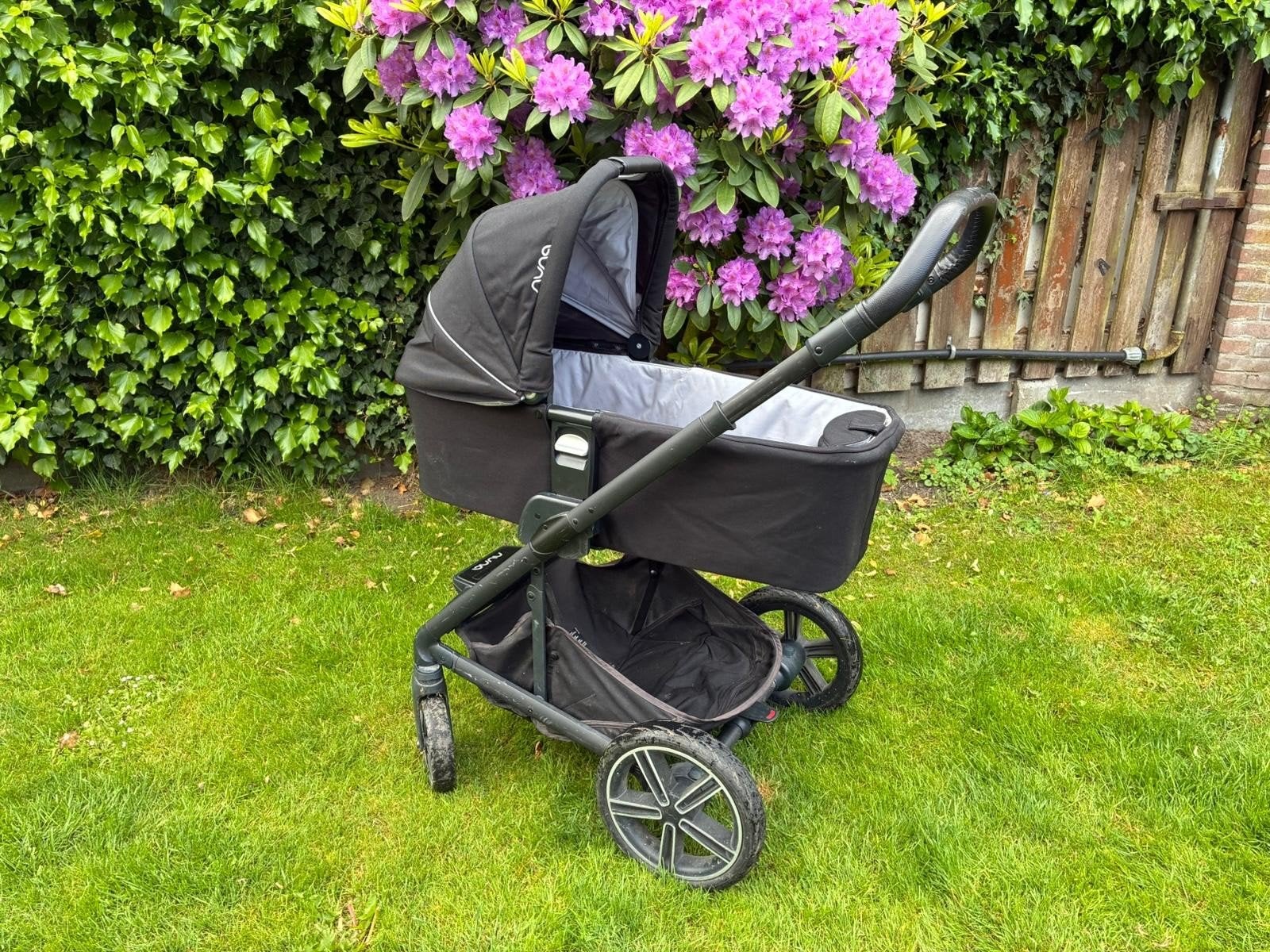 Nuna Mixx kinderwagen incl. reiswieg, voetenzak en adapters, Ophalen of Verzenden, Gebruikt, Overige merken, Verstelbare duwstang