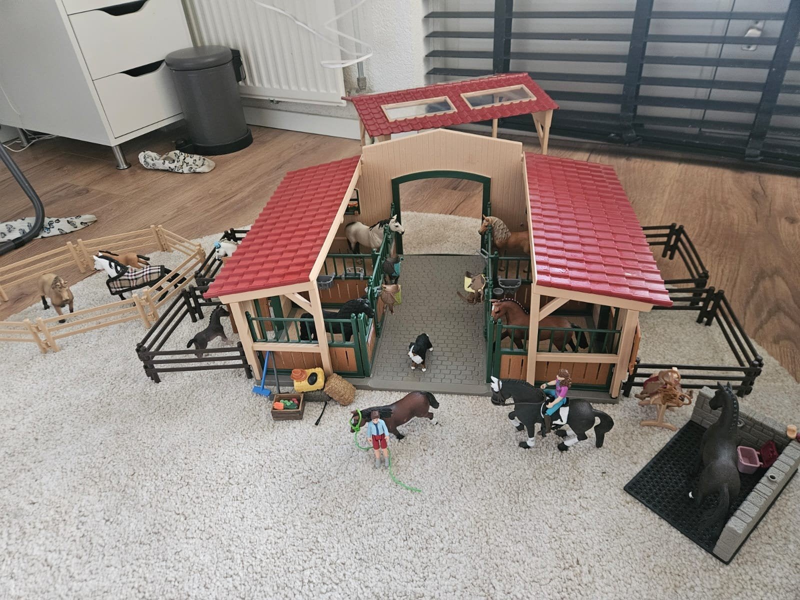 Schleich Manege met 10 paarden, 2 veulens, Ophalen of Verzenden, Zo goed als nieuw
