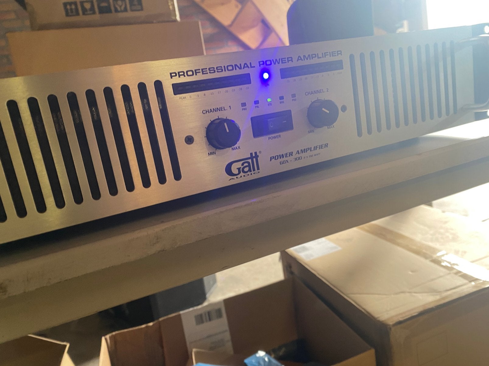 GATT Audio 60X 300 versterker defect / voor reparatie, Audio, Tv en Foto, Ophalen of Verzenden, Zo goed als nieuw