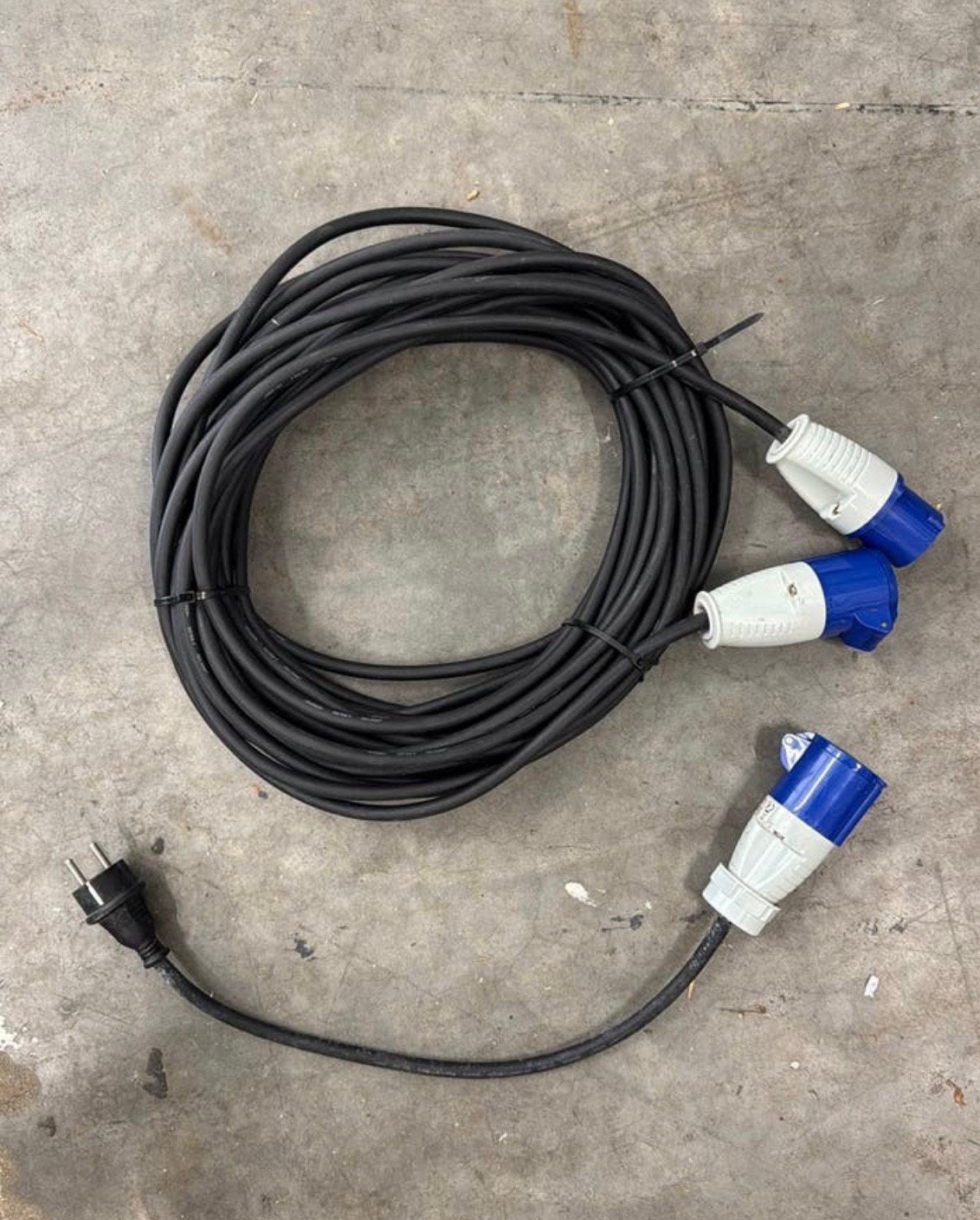 caravan / camper kabel 22 meter + 220 stekker, Ophalen of Verzenden, Zo goed als nieuw