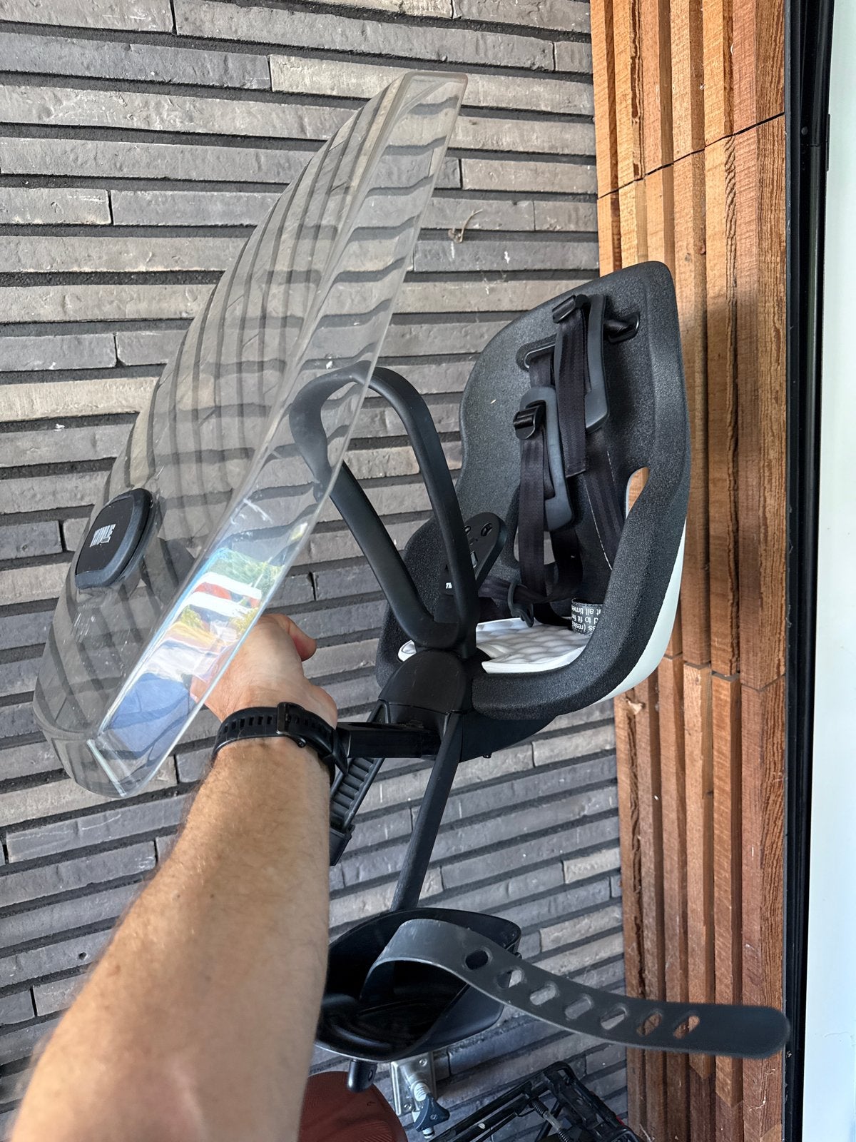 Thule Yepp Nexxt Mini Fietszitje met Windscherm, Voetsteuntjes, Voorzitje, Ophalen of Verzenden, Zo goed als nieuw