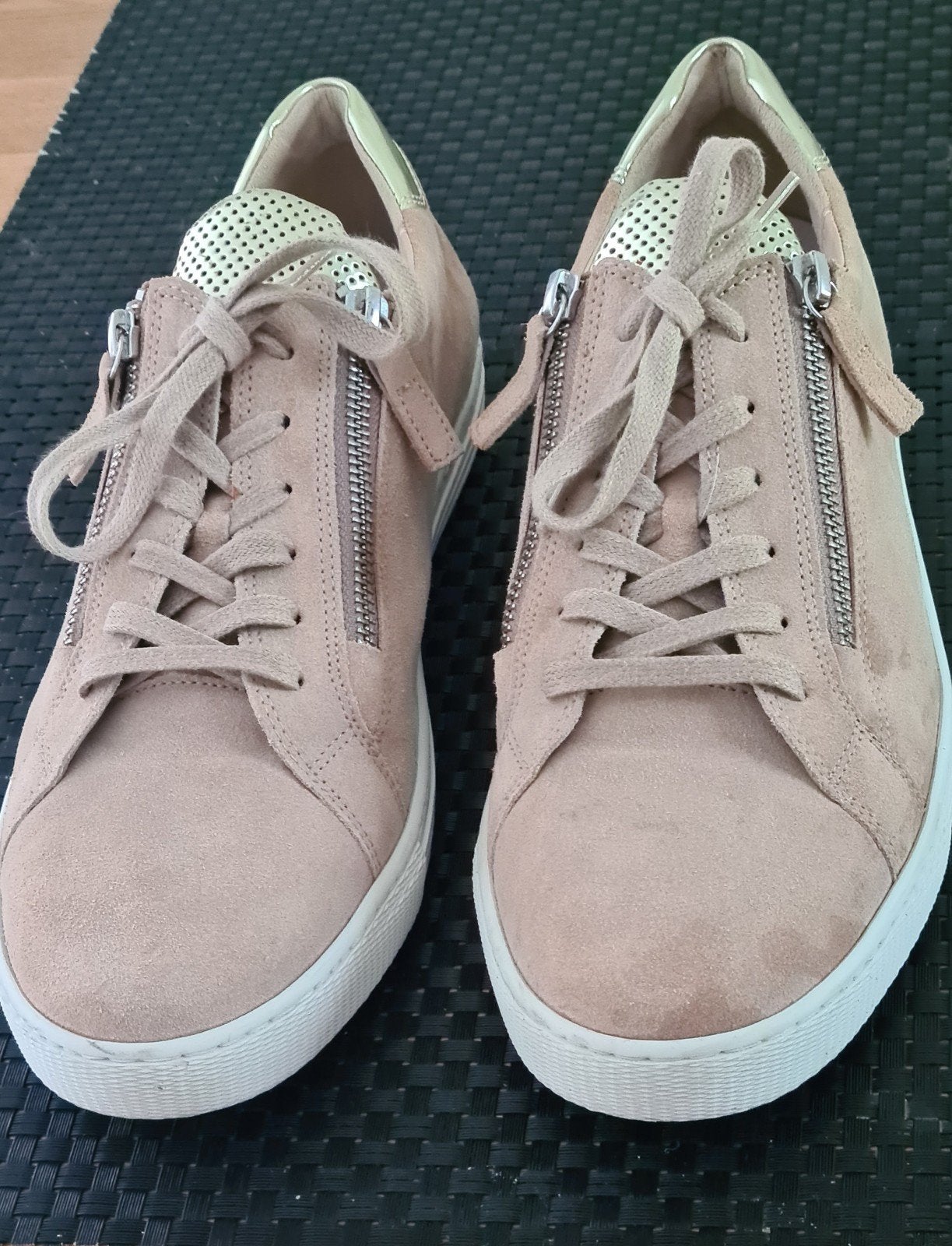 Lage damessneakers beige merk Gabor, maat 42,5 niet gedragen, Beige, Gabor, Nieuw, Ophalen of Verzenden
