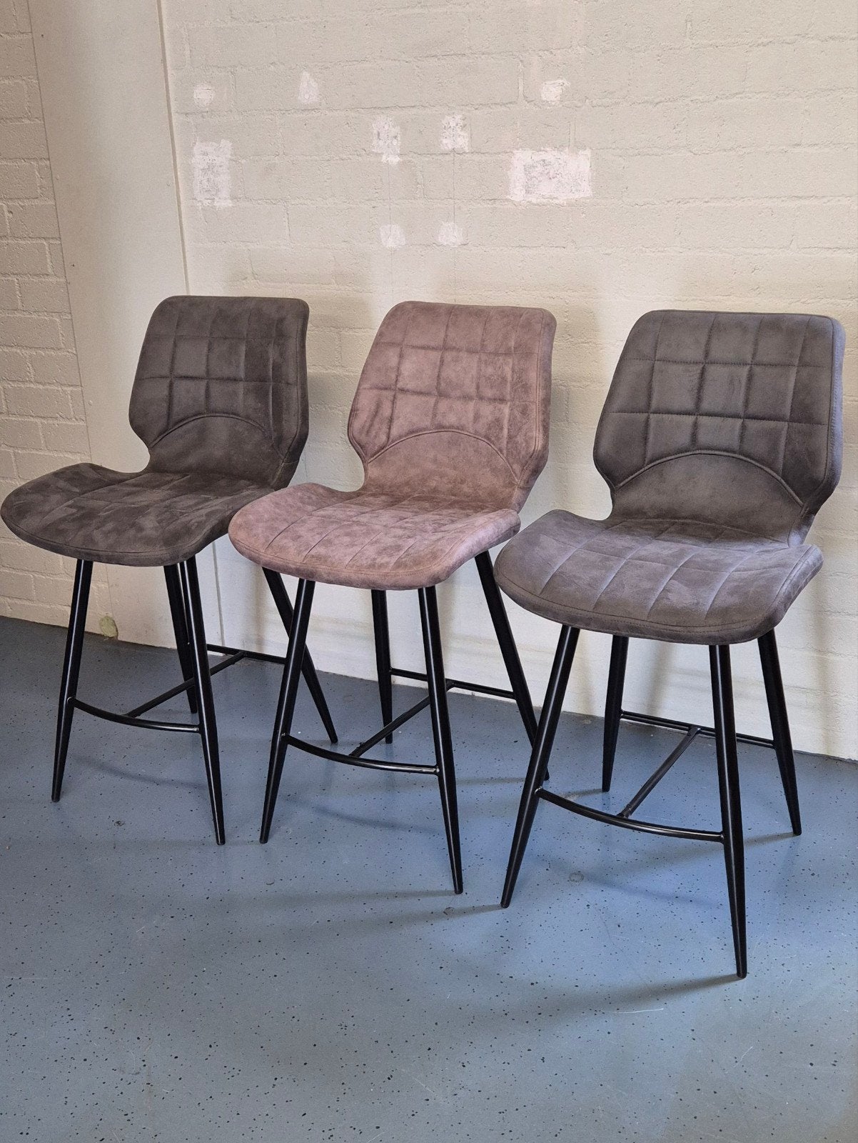 Nieuwe barkruk || 1 stoel (middelste) Taupe || Beschikbaar, Ophalen, Met voetsteun, ., 60 tot 90 cm