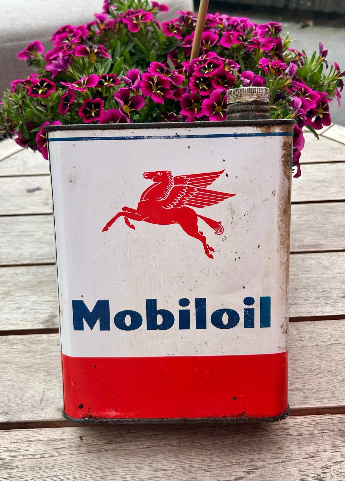 Vintage Mobil Oil blik - Decoratief item, Verzamelen, Blikken, Ophalen of Verzenden, Gebruikt, Overige, Overige merken